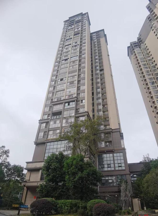 梯停运无钱维修上百住户挤一部电梯回应凯发K8国际娱乐绝望！28楼高层电(图3)