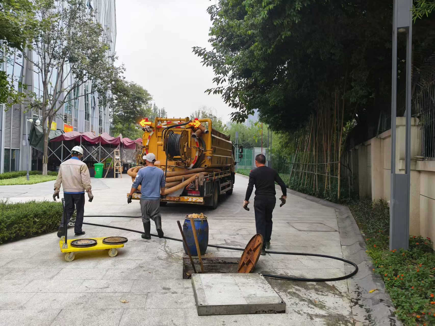 出租专业施工队伍2024一览凯发入口仁寿租赁污泥脱水车(图2)